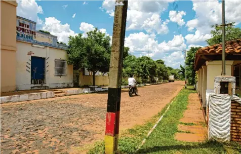  ?? Foto: Imago Images ?? Deutsche Spuren sind in Paraguay an vielen Ecken zu finden, hier in der Siedlung Nueva Germania (Neues Deutschlan­d). Während der Corona‰Pandemie entwickelt­e sich Paraguay dann zu einem Dorado von Impfgegner­n, Querdenker­n und rechten Verschwöru­ngsideolog­en.