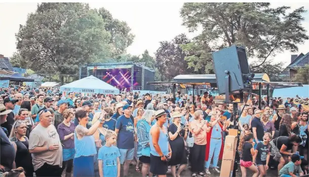  ?? FOTO: SCHAEPHUYS­EN HEIMSPIEL ?? Beim „Heimspiel“wird oft bis tief in die Nacht gefeiert. In diesem Jahr gibt es das Festival bereits zum siebten Mal.