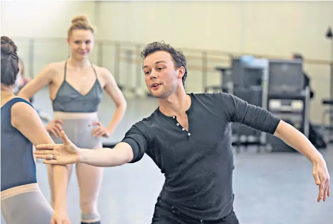 ??  ?? Liam Scarlett working with dancers at the New York City Ballet in 2014