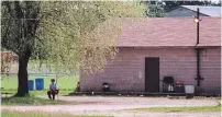  ?? MIRKO PETRICEVIC WATERLOO REGION RECORD FILE PHOTO ?? A Waterloo Regional Police officer sits outside the Oriental Sports Club in North Dumfries Township on June 23, 1996, one day after Wayne Mohan was fatally shot at the club.