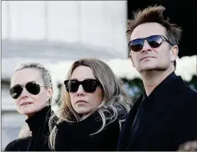  ??  ?? Laeticia Hallyday, Laura Smet et David Hallyday (de g à d.) le 9 décembre.