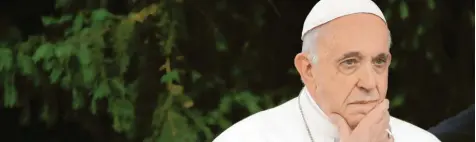  ?? Foto: Alessandra Tarantino, dpa ?? Papst Franziskus hat ein Gesetz erlassen, um den sexuellen Missbrauch in der Kirche zu bekämpfen.