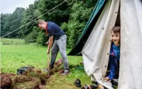  ?? FOTO DBA ?? Scouts Jobertus uit Brasschaat treft voorbereid­ingen.