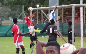  ??  ?? A Red Eagles player narrowly misses out on a scoring opportunit­y after the ball ricochets off the crossbar during a corner.