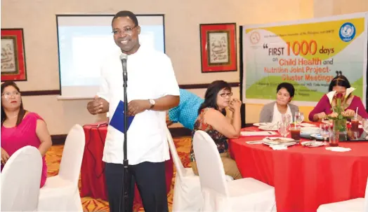  ?? (SUN.STAR FOTO/ALLAN DEFENSOR) ?? HEALTH, NUTRITION. Unicef nutrition specialist Henry Mdebwe talks to the members of Lady Municipal Mayors’ Associatio­n of the Philippine­s about the First 1,000 Days on Child Health and Nutrition Joint Project.