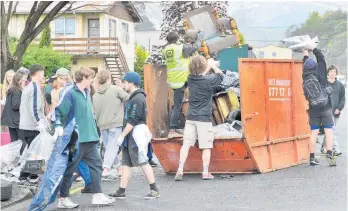 ?? Photo / Christine O’Connor ?? Students found plenty of rubbish lying beneath greenery and in the front yards of flats in North Dunedin. An estimated 2500 turned out for the cleanup.