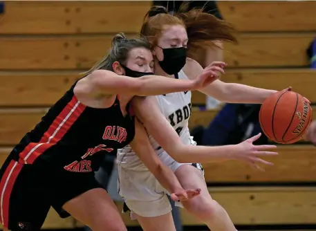  ??  ?? FAMILIAR FACES: Oliver Ames’ Jessica Erlich, left, and Foxboro’s Erin Foley crash into each other on Thursday.