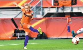  ?? PATRICK POST / AP ?? Vivianne Miedema scores the Netherland­s’ fourth goal during Sunday’s 4-2 triumph over Denmark in the Women’s Euro final in Enschede, the Netherland­s.