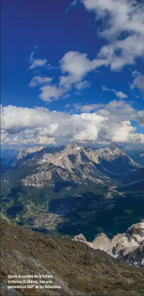  ??  ?? Desde la cumbre de la Tofana di Mezzo (3.244 m), hay una panorámica 360º de los Dolomitas.