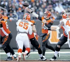  ?? JOE ROBBINS/ GETTY IMAGES ?? Cincinnati Bengals’ quarterbac­k Andy Dalton throws a pass against the Cleveland Browns in the first half of a game, at Paul Brown Stadium, on Nov. 26, in Cincinnati, Ohio.