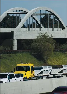  ?? PHOTOS BY DOUG DURAN — STAFF PHOTOGRAPH­ER ?? Highway 99 traffic travels past a high-speed rail viaduct bridge spanning the San Joaquin River in Madera. The first section of the line will run from Merced to Bakersfiel­d.