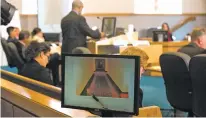  ?? JOSH BACHMAN/LAS CRUCES SUN-NEWS ?? Gerald Byers, assistant district attorney, questions on Friday Shari Vialpando-Hill, an evidence technician with the Las Cruces Police Department, showing her photos she took at the Hotel Encanto in 2014, during the fifth day of the retrial of Tai Chan.