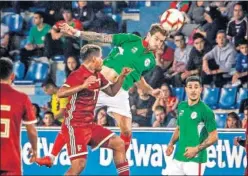  ??  ?? EN EL FOCO. Íñigo Martínez, en una acción del partido de ayer.