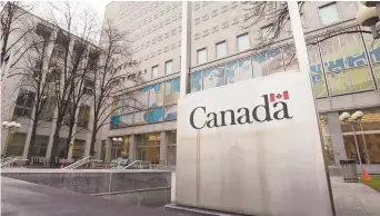  ?? – La Presse canadienne: Adrian Wyld ?? L’édifice de Bibliothèq­ue et Archives Canada de la rue Wellington, à Ottawa.