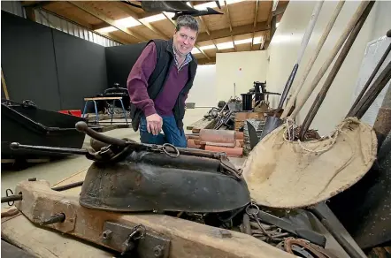  ?? ROBYN EDIE/STUFF ?? President Fraser Pearce beside a 1910 Garrick stationary steam engine at the Thornbury Vintage and Implement Club.