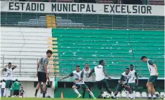  ??  ?? ESCUALOS. Platense ayer entrenó en el Excélsior, había trabajado en una cancha privada toda la semana.