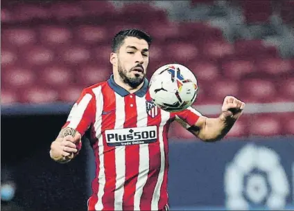  ?? FOTO: EFE ?? Luis Suárez está siendo el líder del Atlético de Madrid en las últimas jornadas. Ha anotado seis goles en los últimos seis partidos