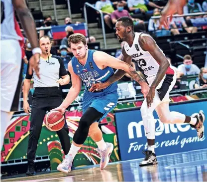  ?? Foto FIBA ?? Luka Dončić je proti Angoli igral le 17 minut ob metu iz igre 4:8 (za tri 1:5), a zbral 9 asistenc.