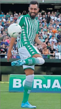  ??  ?? PÓLVORA PARA EL BETIS. Borja Iglesias debutará en Heliópolis.