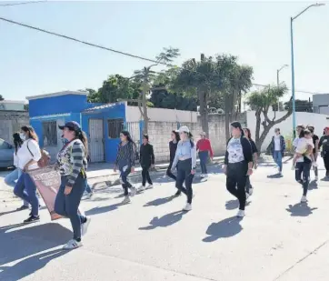  ?? Foto: Vicente Guerrero ?? Alumnas de la Universida­d Pedagógica de Sinaloa tuvieron este sábado el ensayo de contingent­es pal desfile del 20 de noviembre.