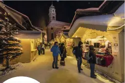  ??  ?? Einer der schönsten Deutschlan­ds: CHRISTKIND­LMARKT MITTENWALD