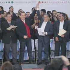  ?? | CUARTOSCUR­O ?? Meade se reunió ayer con los líderes estatales del PRI.