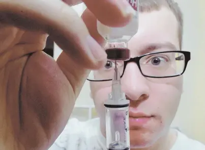  ?? HERALD PHOTOS BY JIM MICHAUD ?? LIFE-SAVING MEDICINE: Andrew Silva takes insulin from the bottle, above, as he fills up a cartridge that goes into his insulin pump, right, in North Attleboro.