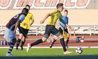  ?? JIM THOMPSON/JOURNAL ?? The Albuquerqu­e Sol’s Nicolas Perez, right, gets a breakaway in the first half of the team’s game against the Colorado Rapids U23 team at the UNM Soccer Stadium on Saturday night.