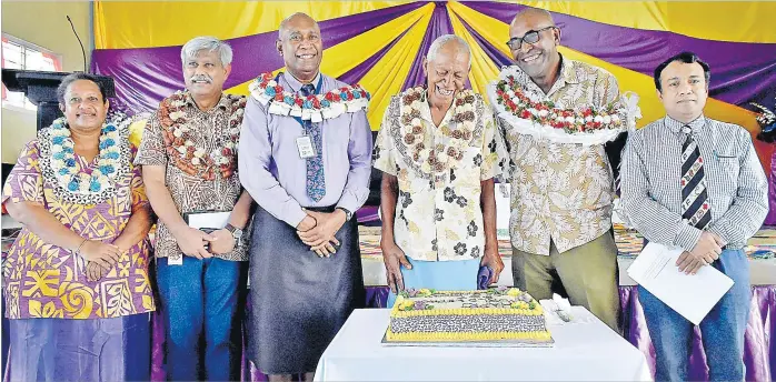  ?? Picture: ATU RASEA ?? Catherine Foi, left, Dr Yadav Subhash from the World Health Organizati­on, Dr Meciusela Tuicakau, leprosy patient Paula Tulega, Minister for Health and Medical Services Ratu Atonio Lalabalavu and Dr Redwan Al-Khanm Bhuiyan after cutting the cake during the World Leprosy Day celebratio­n at PJ Twomey Hospital in Tamavua.