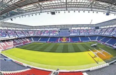  ?? AGENCIAS ?? El moderno estadio del Salzburgo austriaco, el Red Bull Arena, tiene capacidad para 32.000 espectador­es.