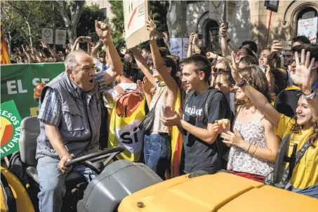  ?? Chris McGrath / Getty Images ?? Students cheer at a farmers union demonstrat­ion in Barcelona in support of the referendum on independen­ce from Spain.