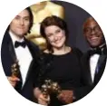  ??  ?? Beste film Moonlight Regisseur Barry Jenkins (r.) en twee producers. © pn