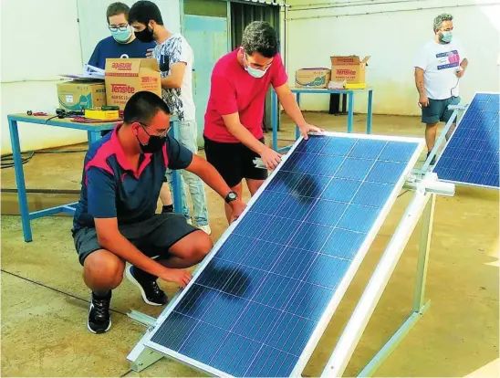  ?? ?? ENDESA
Los trabajador­es reciben varios cursos de formación que les abren las puertas de futuros empleos