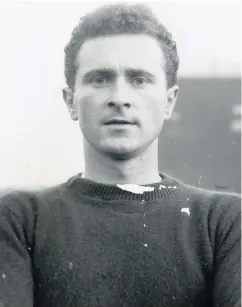  ??  ?? Fondly remembered: Harry Gregg during his heyday as a world-renowned goalkeeper of the highest quality