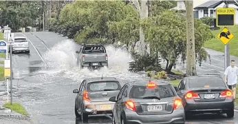  ?? ?? Floodwater­s continue to rise as intense rains lashes the Gold Coast. Picture: Charlton Hart