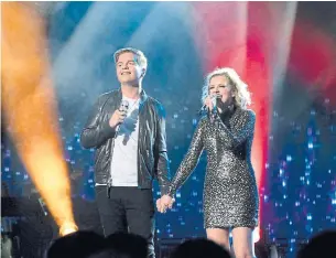  ?? MITCH HAASETH/ABC ?? Runner-up Caleb Lee Hutchinson and winner Maddie Poppe sang a duet on the season finale.