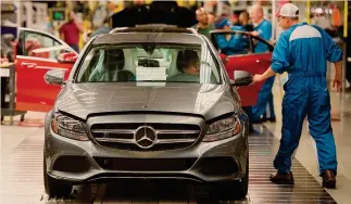  ?? AFP ?? In America. A Vance, Alabama, si producono Mercedes. Secondo il Dipartimen­to al Commercio americano, l’import di auto tedesche compromett­e la sicurezza nazionale