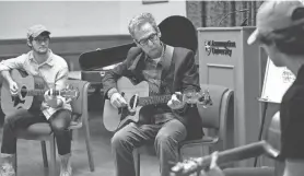  ?? TELEGRAM & GAZETTE ALAN ARSENAULT/ WORCESTER ?? Eric Cane, left, and March Cutler play guitar during Cutler’s songwritin­g workshop Thursday night at Assumption College.