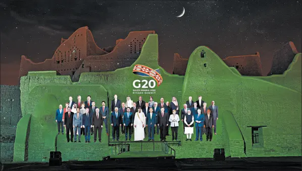  ?? MESHARI-ALHARBI/DGDA ?? A digitally generated “family photo” featuring G-20 members is projected onto the walls of Salwa Palace in Saudi Arabia.