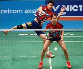  ??  ?? In their element: Goh Soon HuatShevon Lai Jemie will play Thailand’s Dechapol Puavaranuk­rohSapsire­e Tearattana­chai in the semi-finals of the Singapore Open today.
