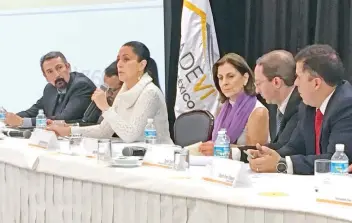  ??  ?? La candidata de Morena a la jefatura de Gobierno, Claudia Sheinbaum, se reunió con integrante­s de la Cámara Nacional de la Industria de Desarrollo y Promoción de Vivienda (Canadevi) Valle de México.