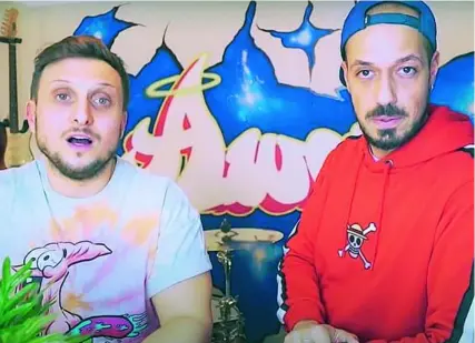  ?? YOUTUBE ?? Los youtubers franceses Mcfly (izquierda) y Carlito en uno de sus vídeos en la red