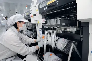  ??  ?? 10 de febrero de 2020. Importante­s empresas de los distritos de Chongchuan y Gangzha, en la ciudad de Nantong, provincia de Jiangsu, reanudan su trabajo.