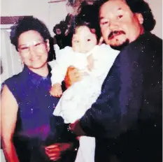  ?? ANGELINE ANAQUOD ?? Billy Anaquod with his sister, Angeline and her granddaugh­ter. He died in 2000 of a heart attack.