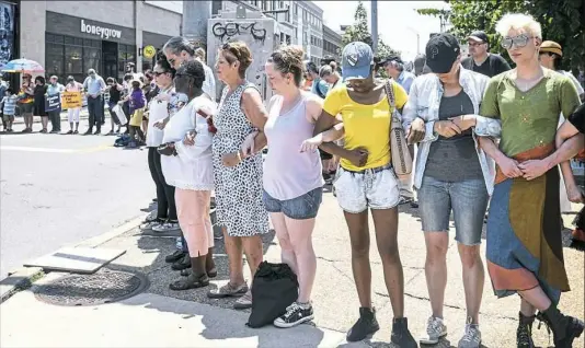  ?? Nate Guidry/Post-Gazette ?? Several hundred protesters link arms Sunday as they form a circle and close North Highland and Penn avenues in East Liberty to demand that authoritie­s take more action following the fatal police shooting of 17-year-old Antwon Rose II. Visit...