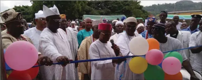  ??  ?? Otunba Gani Adams (2nd left) with dignitarie­s cutting the tape for the newly inaugurate­d Zaki's Palace