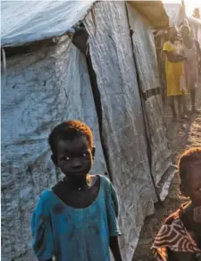  ??  ?? Les abris du camp de Bentiu devaient être temporaire­s, mais certain