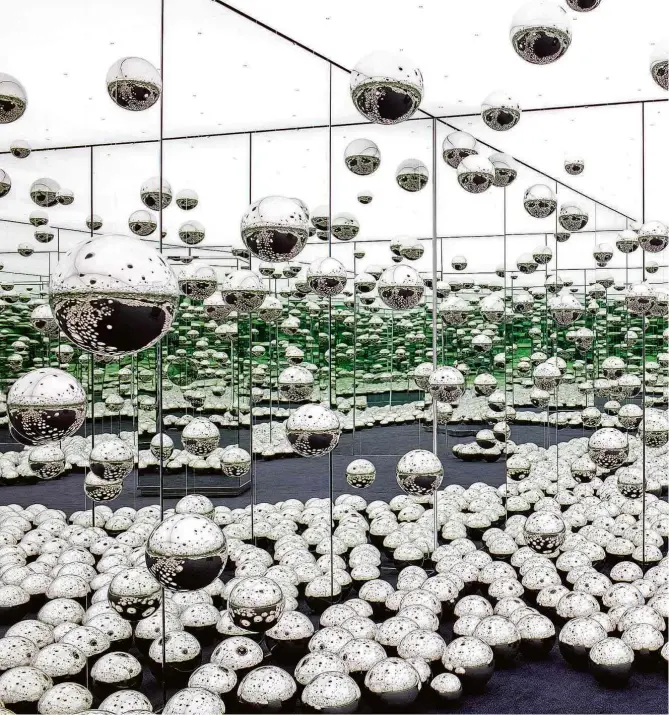  ?? Divulgação ?? Instalação ‘Let’s Survive Forever’, da japonesa Yayoi Kusama, que integra o acervo permanente do museu AGO, em Toronto