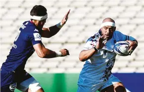  ??  ?? Controvers­y: John Afoa on the ball during Bordeaux-Bristol match