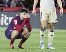  ?? FOTO: PEP MORATA ?? Pedri se lamenta tras otro mal partido del Barça